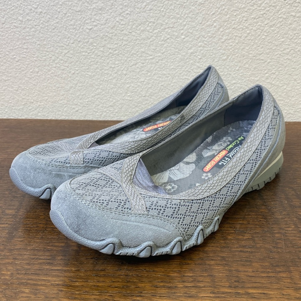 Skechers Relaxed Fit Slip On Sneakers Size 7.5